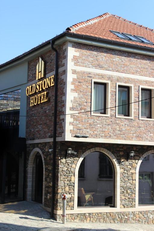 Old Stone Hotel